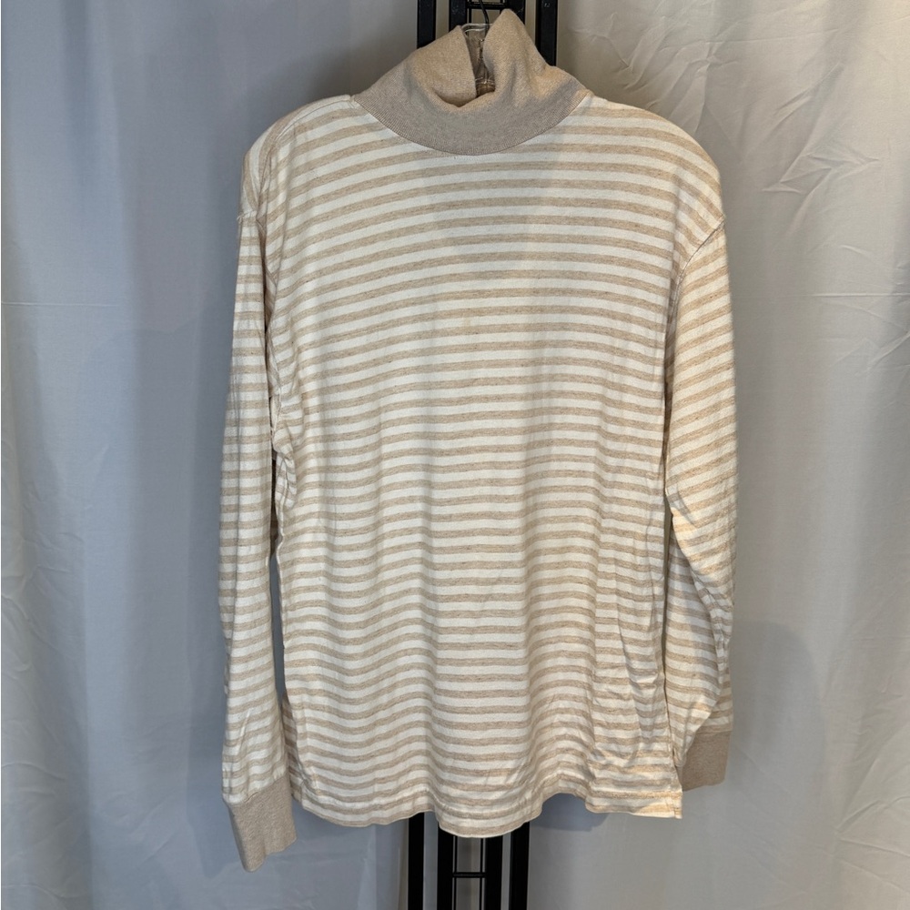 Elegant Striped Turtleneck Sweater in Cream and White‎